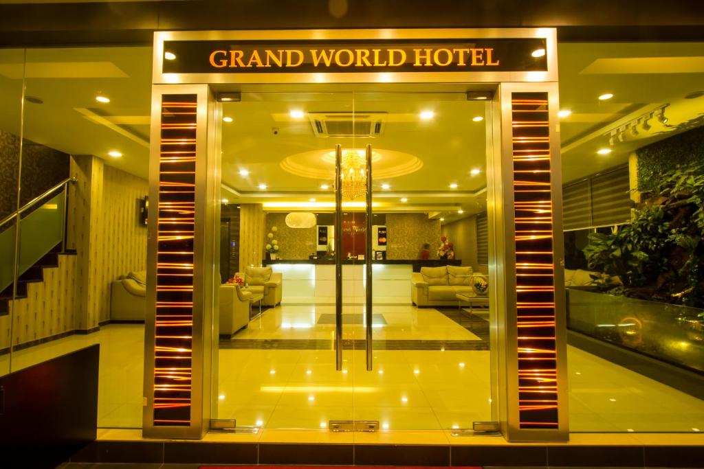 GRAND WORLD HOTEL, Permas Jaya